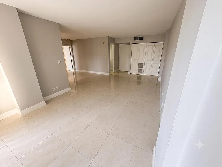 17021 N Bay Rd #921 — Photo 10