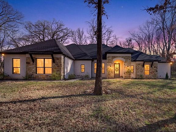 2nd image of 107 Oakbend Trl