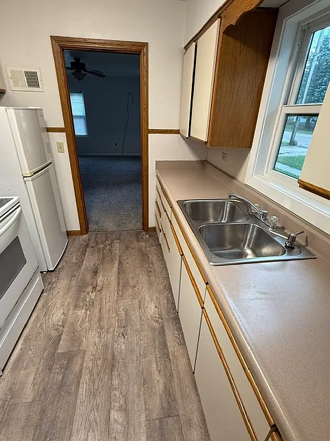 2 bed, 900 sqft, $950 — Photo 3