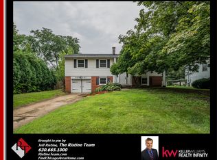 22W261 Hackberry Dr, Glen Ellyn, IL 60137