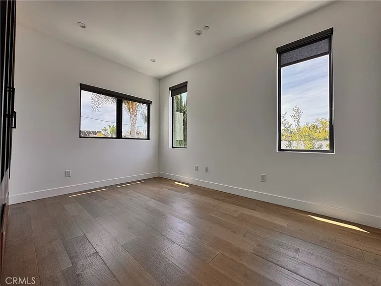 11230 Pickford St — Photo 24