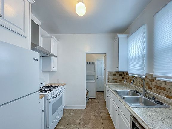 3rd image of 504 1/2 N Sweetzer Ave