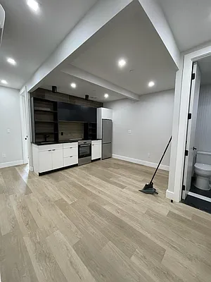 Rented by Aron Fried, LREB | media 4