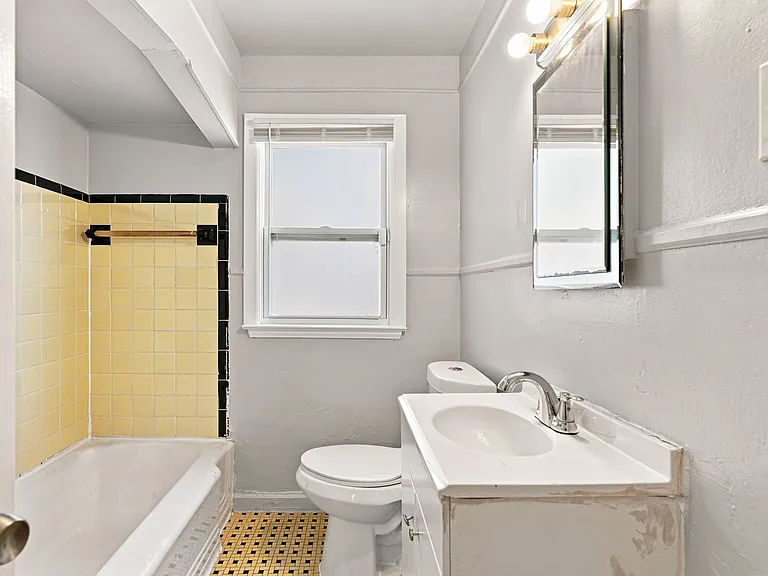 11907 Roxbury St — Photo 15