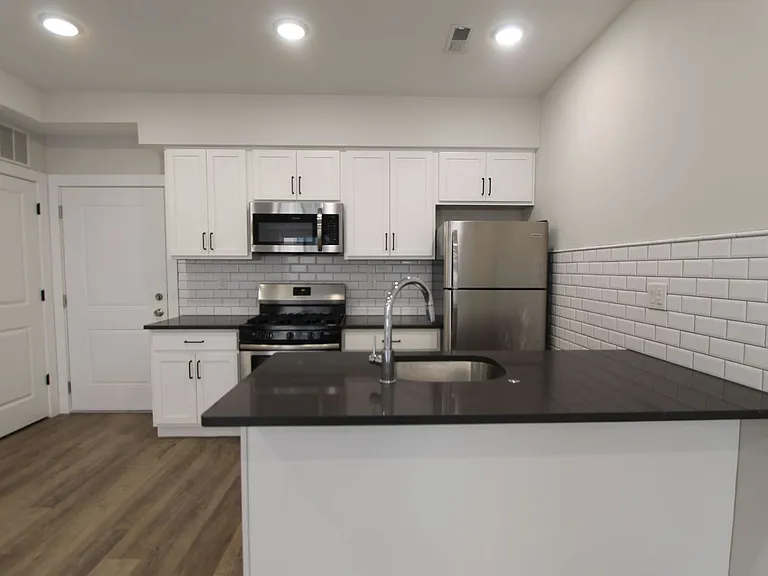 East Main Manayunk Apartments — Photo 48