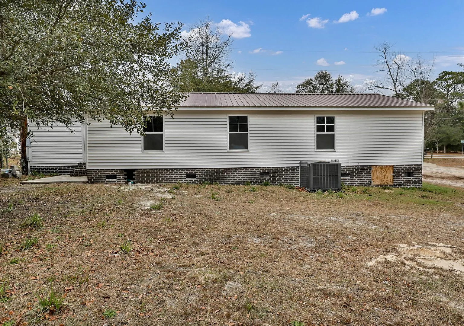 Completely Remodeled 3BR Home in Lexington with Granite Countertops & New Stainless Steel Appliances — Photo 2