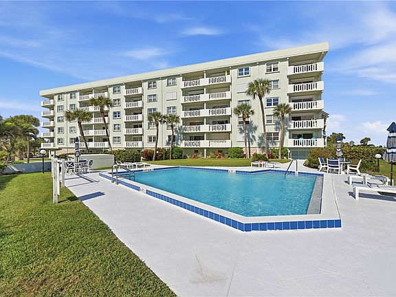 3rd image of 4049 Ocean Dr APT 307