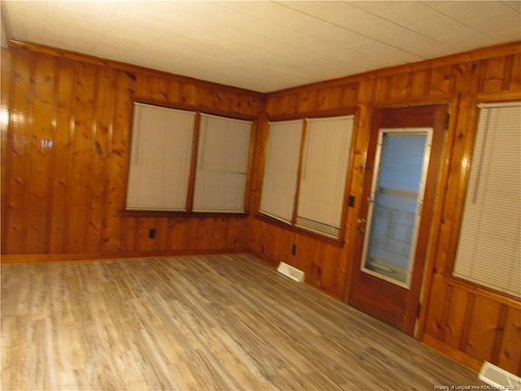 3rd image of 2600 Watson Ave