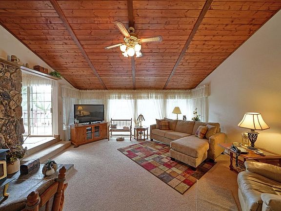 4th image of 820 N Circle Dr