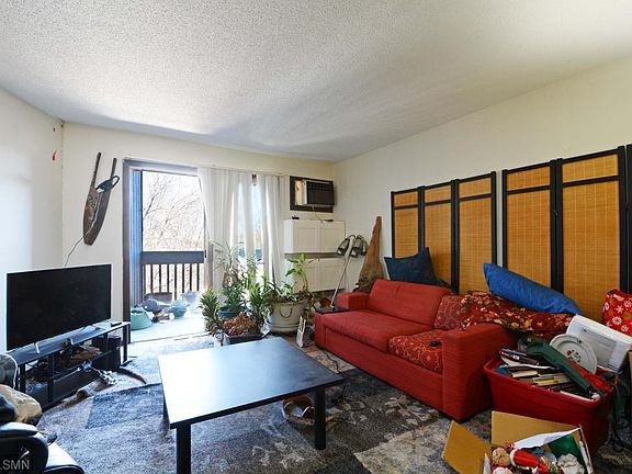 5th image of 2930 Blaisdell Ave APT 320
