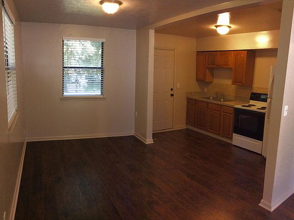 5th image of 2703 Eaverson St