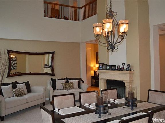 3rd image of 608 Treviso Ct
