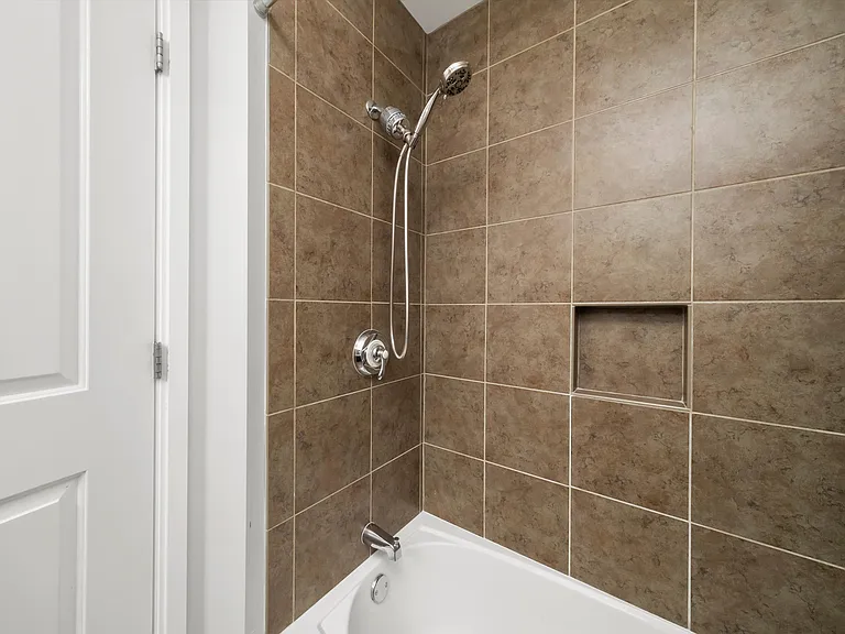 160 E Illinois St #2101 — Photo 14