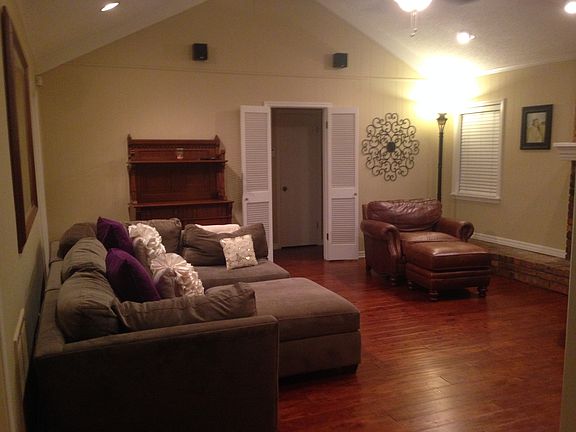 3rd image of 264 Winterwood Dr