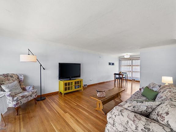 3rd image of 10721 Aaron Dr