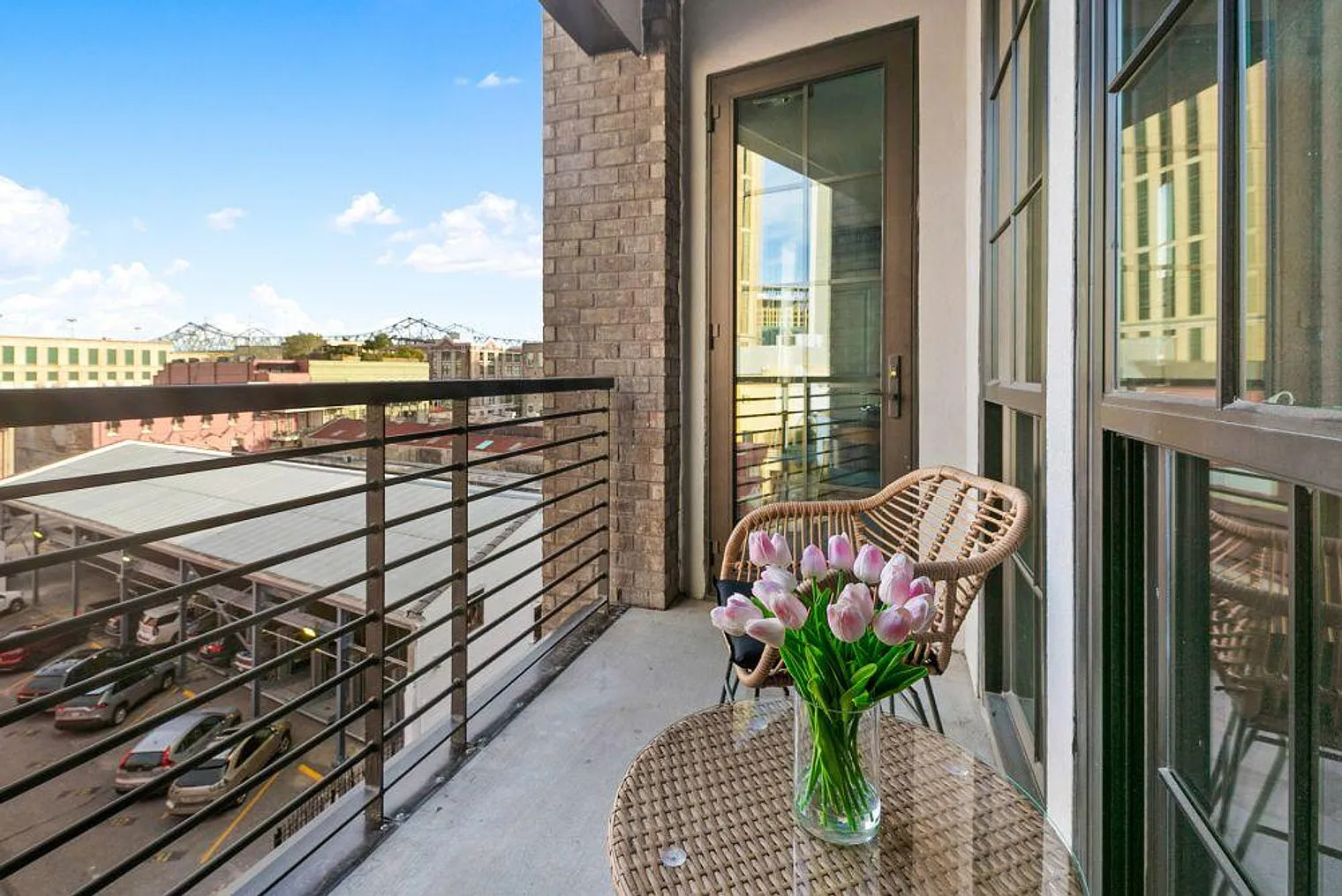 2 bed, 1.0 bath, 904 sqft, $7,319 — Photo 3