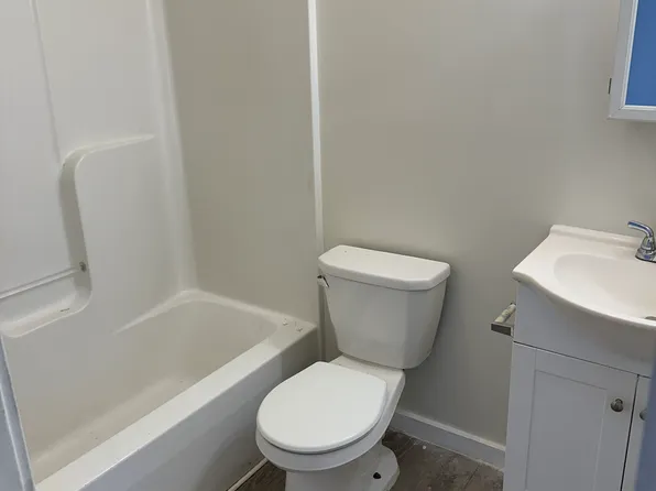 59 Chestnut St #2F, Chicopee, MA 01013