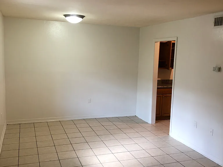 6239 Chef Menteur Hwy — Photo 4