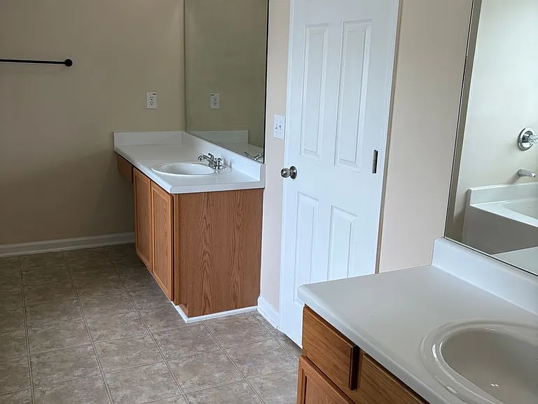 835 N Bay Overlook — Photo 37