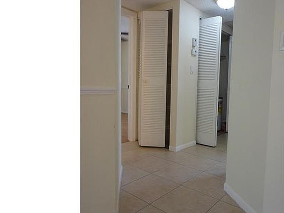 5th image of 5550 Lakeside Dr APT 105