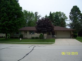 512 E Church St, Mishicot, WI 54228