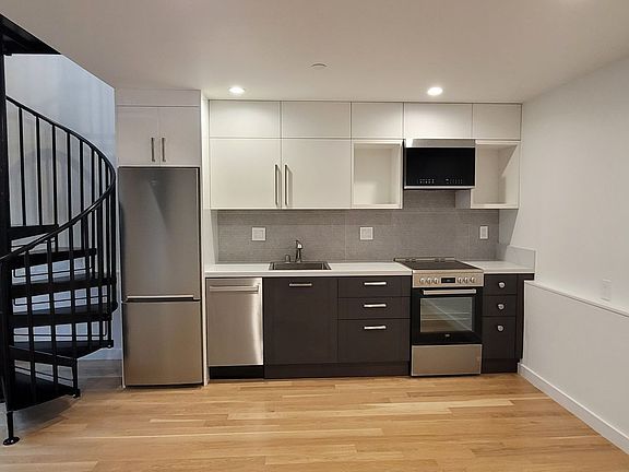 5th image of 1335A Bay St