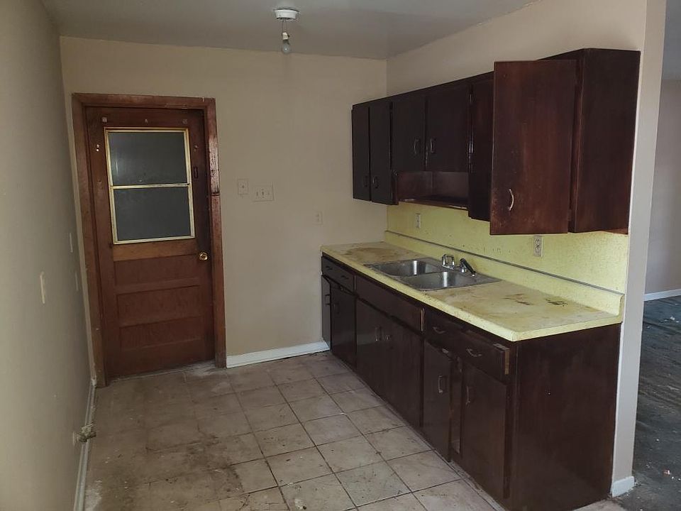 1st image of 3122 Groton Dr