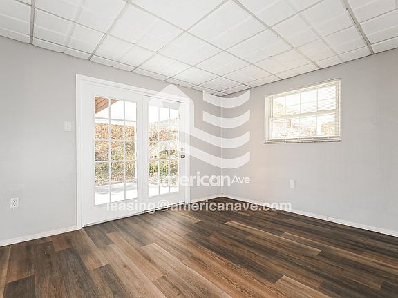 1039843_004_living_room_14142392.jpg