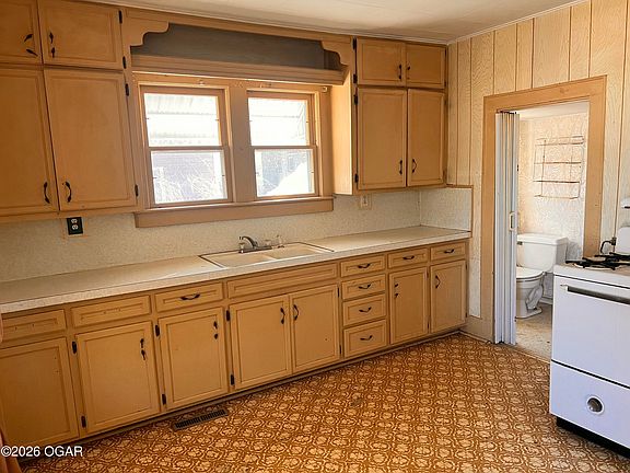3rd image of 414 Pine St