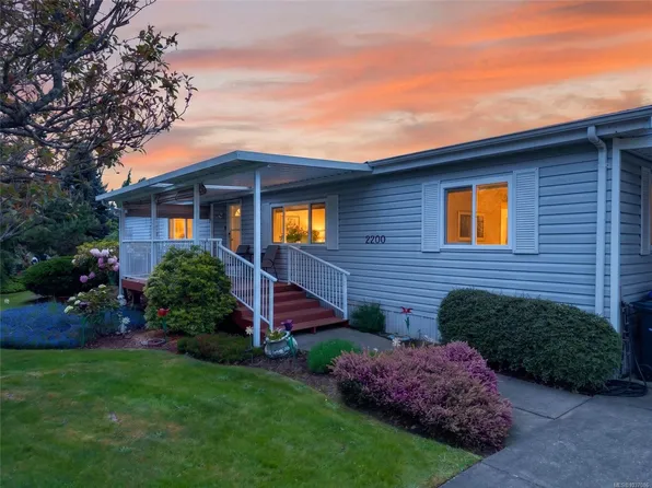 2200 Stadacona Dr, Comox, BC V9M 3P9