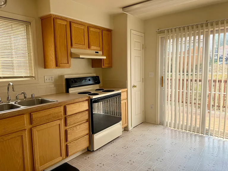 817 Vendome Ave — Photo 6