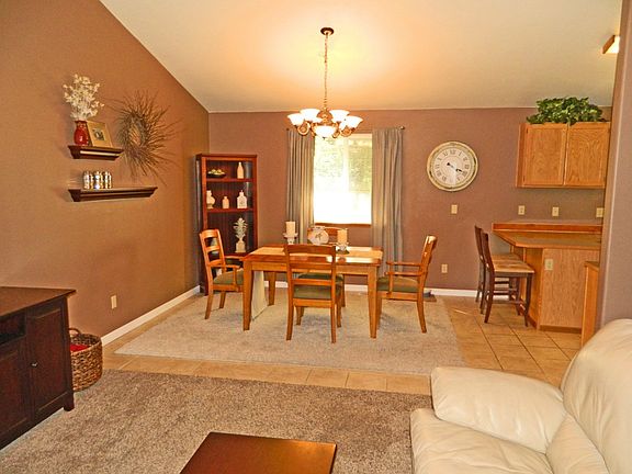 5th image of 1055 Eaglecrest Pl