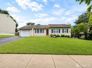 3 Netherwood Cir, Edison, NJ 08820