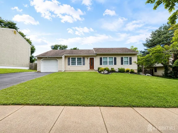 3 Netherwood Cir, Edison, NJ 08820