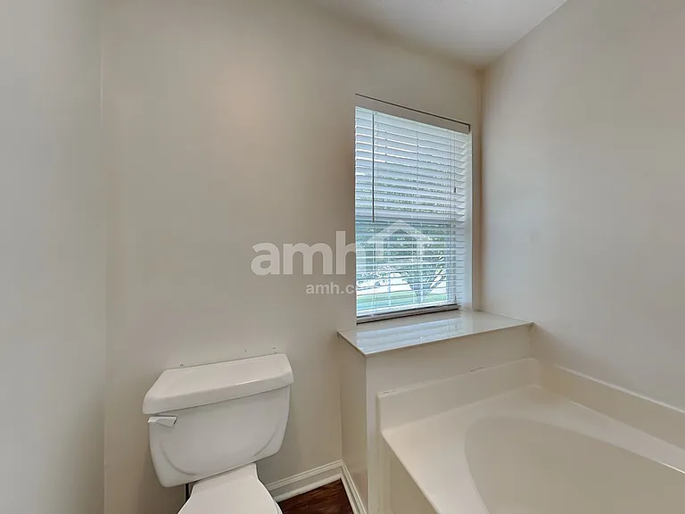 300 Ella St — Photo 12