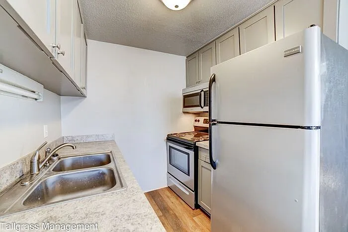 2528 E 6th St #2 — Photo 1