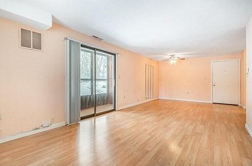 3rd image of 5 Greenbriar Dr APT 202