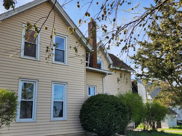 915 N Somonauk Rd, Cortland, IL 60112