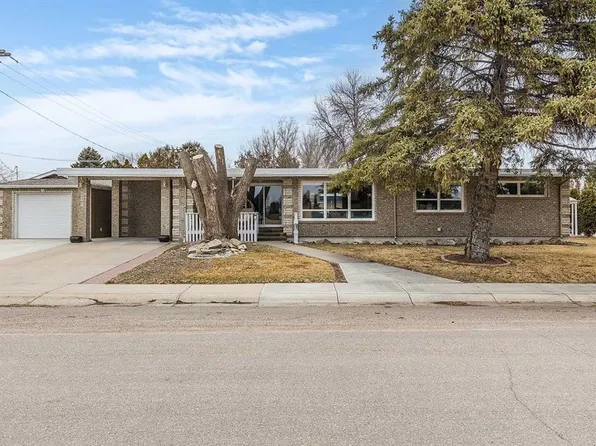 890 NE Hargrave Way NW, Medicine Hat, AB T1A 6Y9