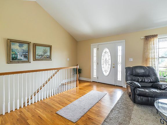 4th image of 1012 Echo Valley Dr
