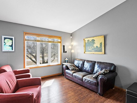 5th image of 2815 Crestwood Dr NE
