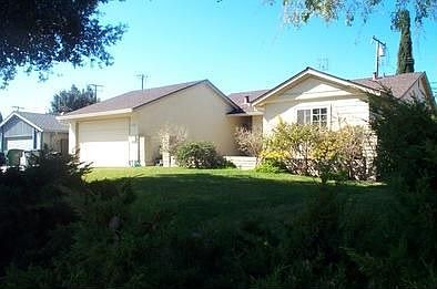 2nd image of 1372 Cabrillo Ave