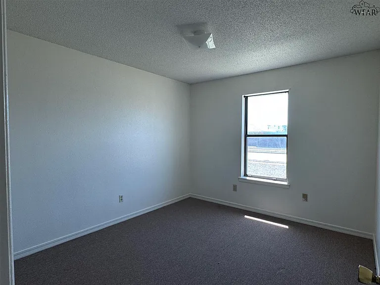 1208 Wendy Rdg — Photo 7