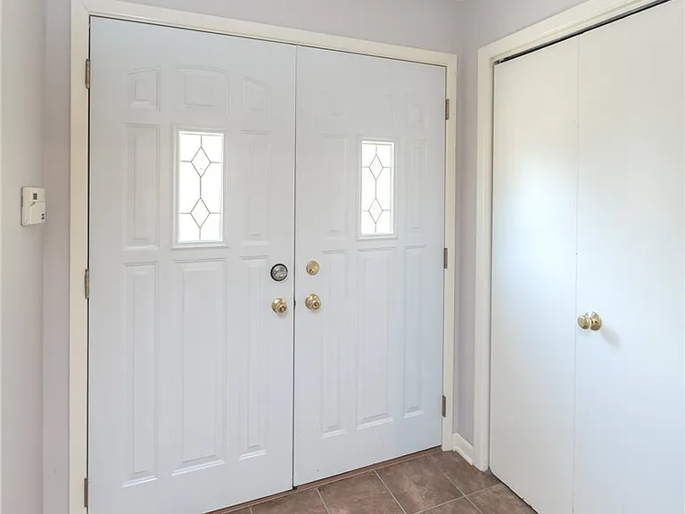 23721 Greenlawn Ave — Photo 2