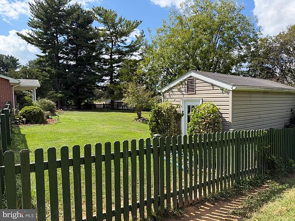 5th image of 83 Carrell Ln
