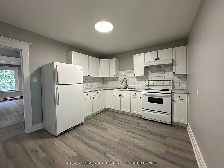 27 Water St #B — Photo 18