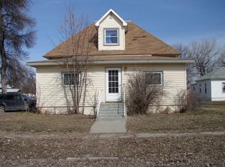 389 N 12th Ave, Forsyth, MT 59327