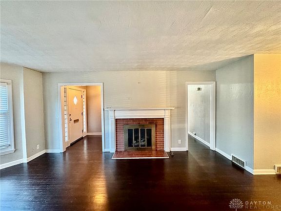 3rd image of 1240 Delaine Ave