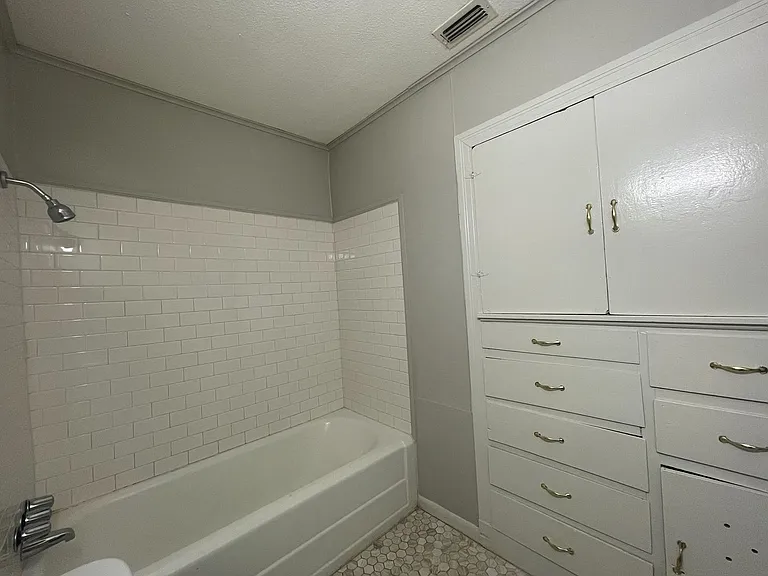 1306 S Glenwood Blvd — Photo 23
