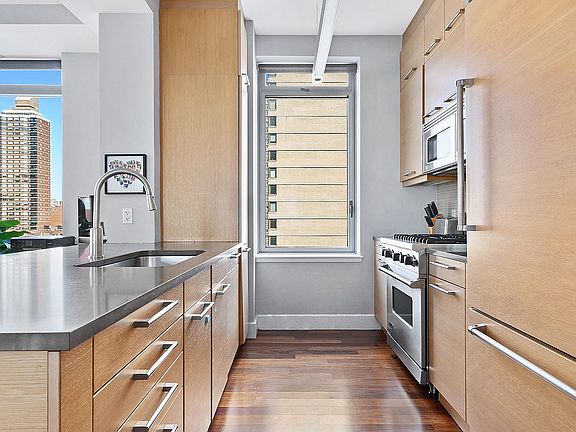 4th image of 333 E 91st St APT 8A